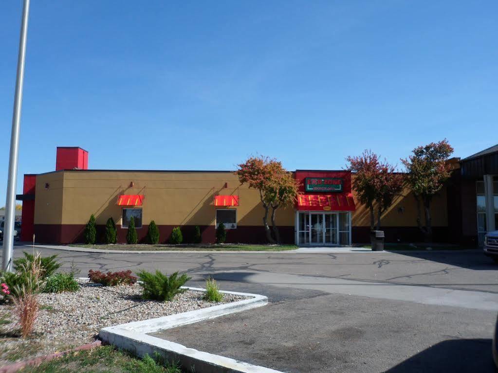 Boarders Inn & Suites By Cobblestone Hotels - Grand Island Exterior photo